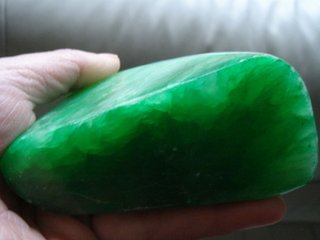 【军警】 绿莹莹的石头(小说)