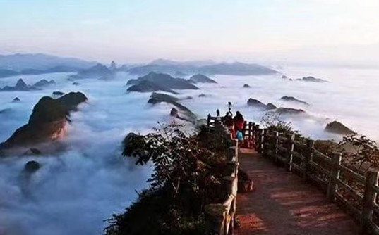 【东篱】日出八角寨（散文）