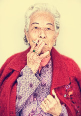 【东篱】抽烟的祖母（散文）