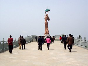 "《史记·五帝本纪》女娲炼石补天,又女蜗山在郧阳竹山县西,相传炼石