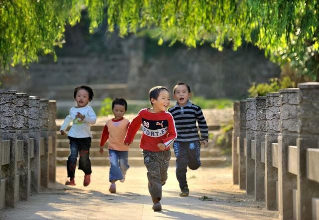 【摆渡】远逝的童年（散文）