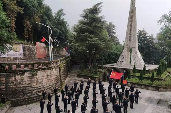 【摆渡】无名墓（散文）