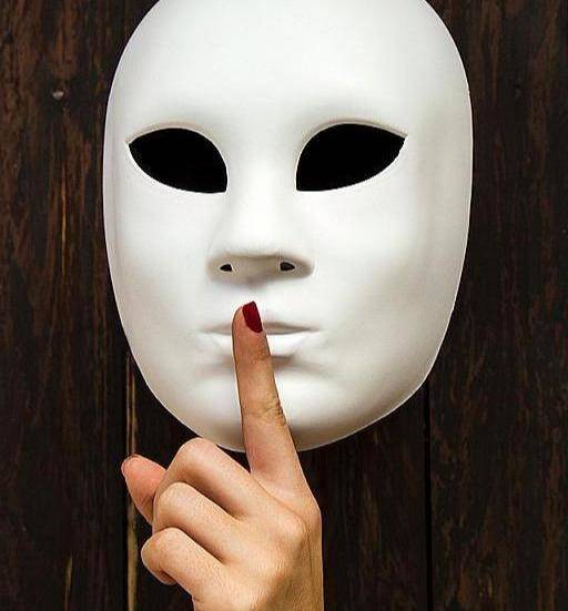 贫穷与富有这是让人无力的东西,人人都拒绝但人人都戴着对立的面具
