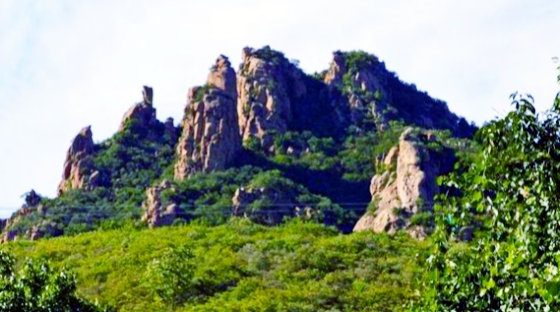 【天涯】七律•登大黑山〔诗词〕