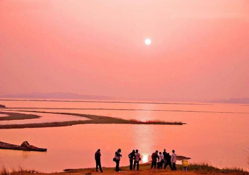 【八一】鄱阳湖的晨光（散文·家园）