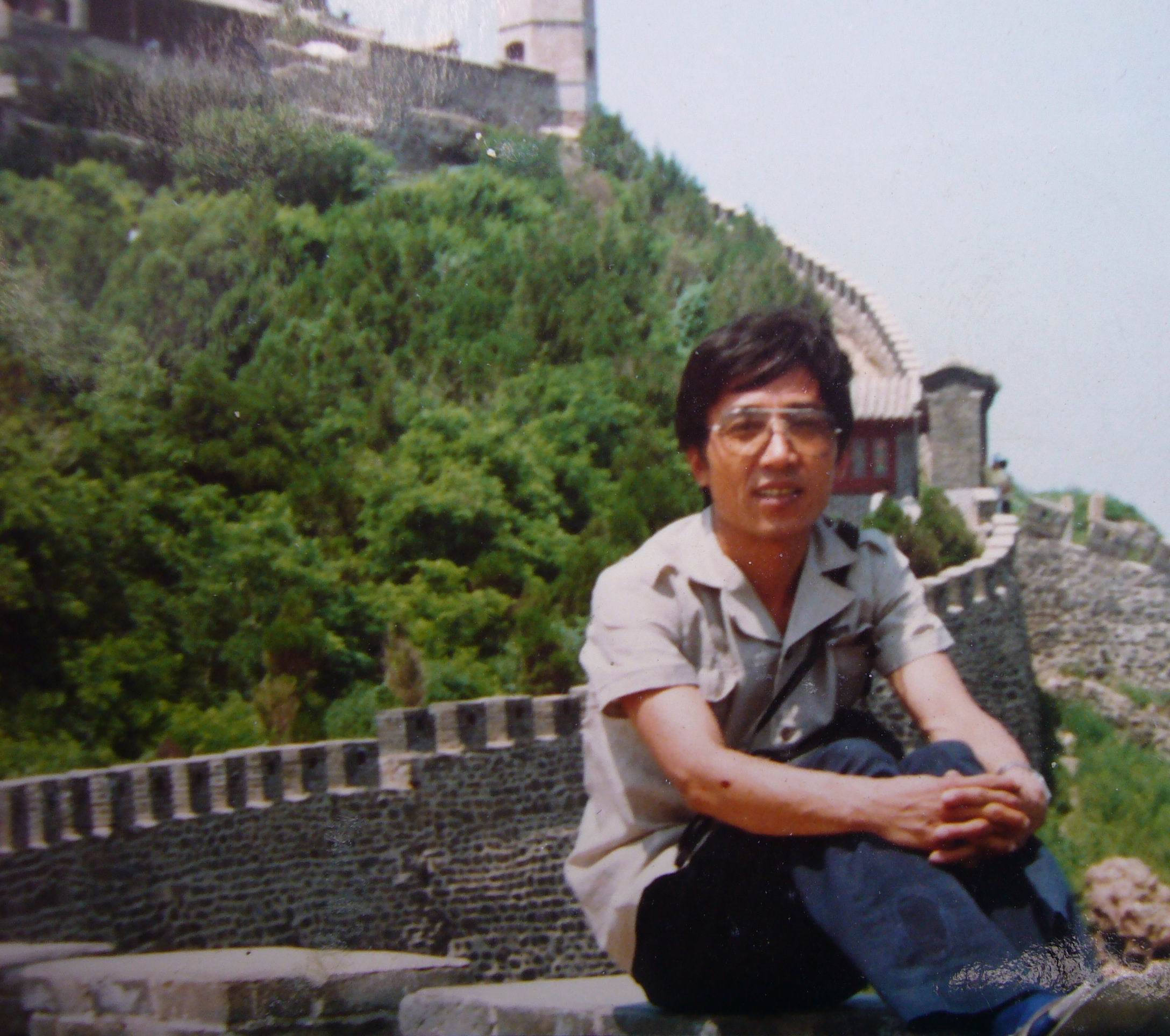 和妻子，儿子在北京留影等。