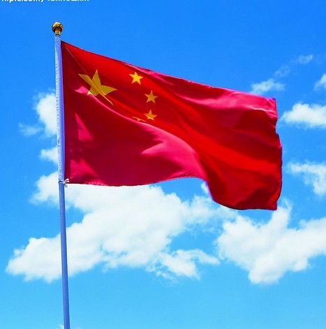 你矫健的身形山区村小飘扬着你的淳朴天安门前呈现出你的神圣五星红旗