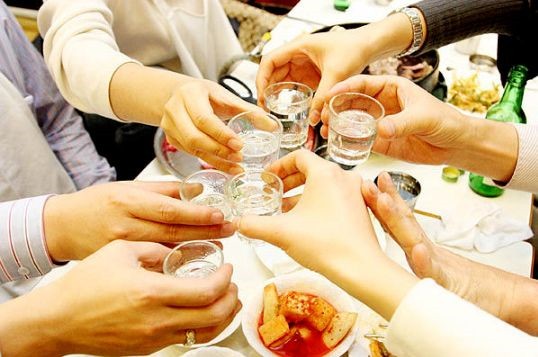 【神舟·芬芳】莫将酗酒当酒德（杂文）