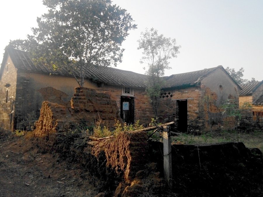 【丹枫】偏僻小山村（小说）