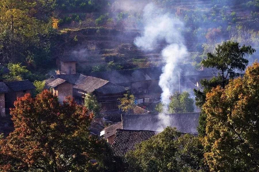 【江山·恒】【八一】嵌在心口的党徽（散文）