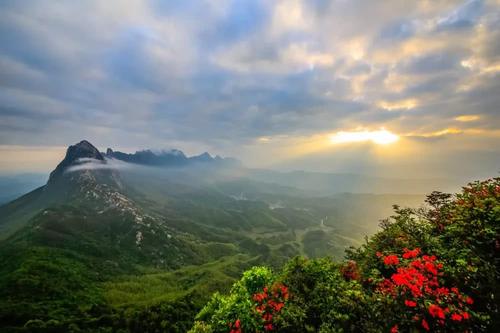 【家园】灵山之上，你的飞机（散文）
