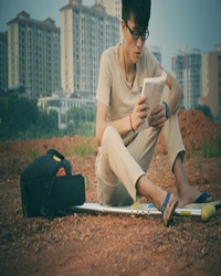 【赏析】诗人笔若聚焦访谈：诗人是一颗“自由的太阳”吗？