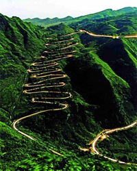 八百里路云和月，赴约天涯路