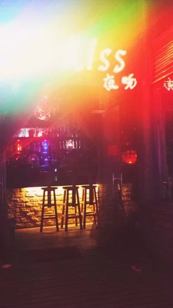 【江南】红与黑的性感与浪漫：糖果，女郎（诗歌）
