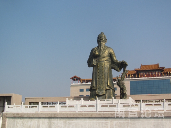【晓荷·心愿】穿越厚重的历史（诗歌）