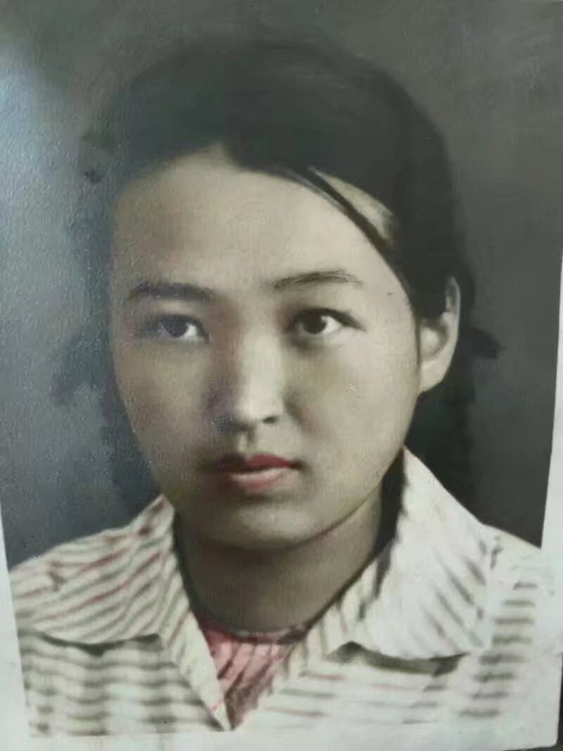 【荷塘】迟来的康乃馨（诗歌）