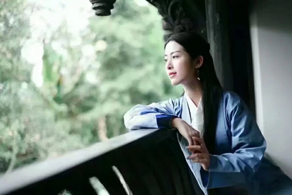 【晓荷*人间百态】目光里的思念（诗歌）
