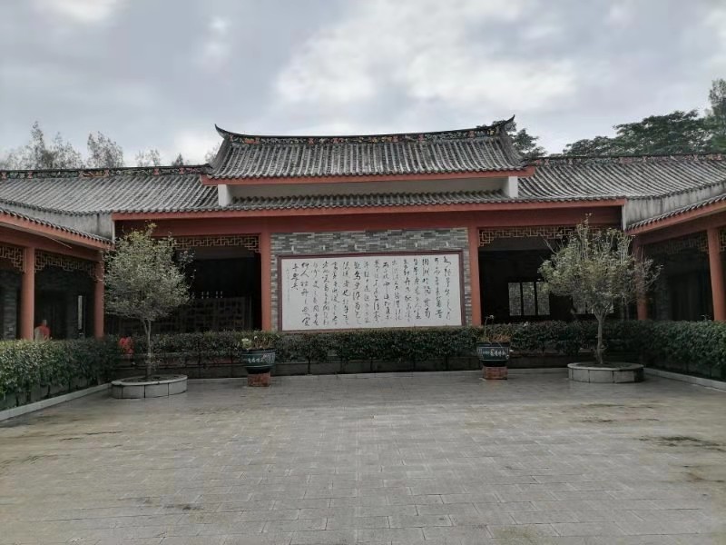 【丁香】参观飘满书香的艺术殿堂（散文）