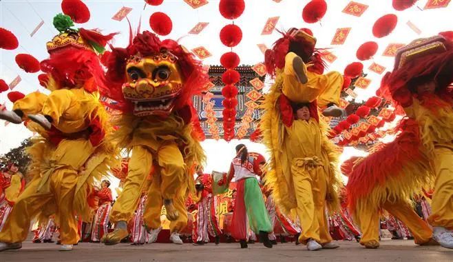 【菊韵】新年舞狮海郡花园（散文）