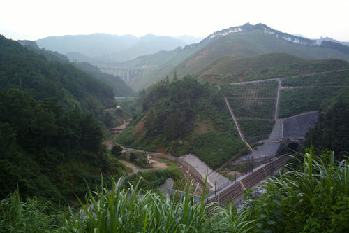 【丹枫】站在北坡山顶上（散文）