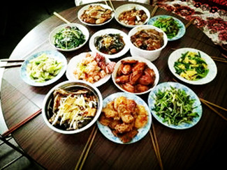【东篱】圆饭桌（散文）