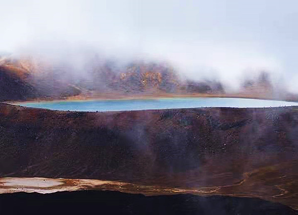 【宁静•悟】翻越火山（散文）