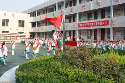 【八一】关心下一代（散文·家园）