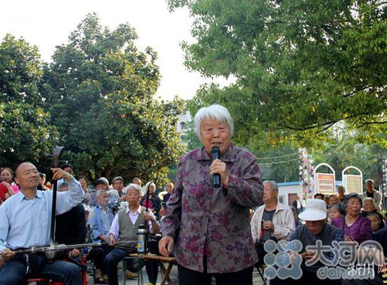 【荷塘“童话之秋”征文】刘大娘和她的戏迷班（外一篇）（散文）
