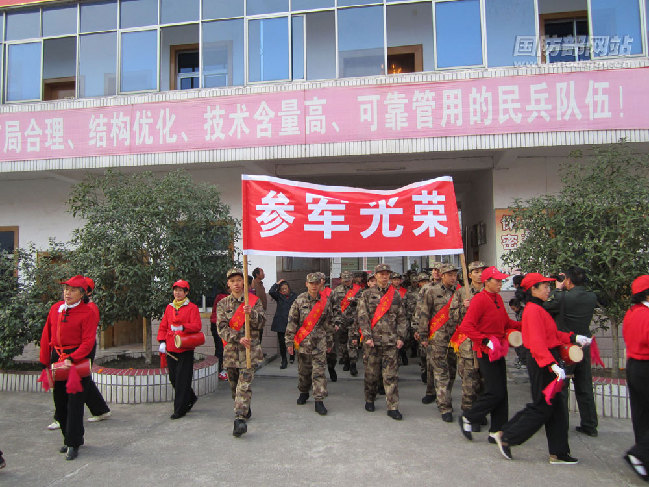 【八一】那年我十八岁（散文·旗帜）