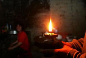 【荷塘】记忆中的那盏煤油灯（散文）