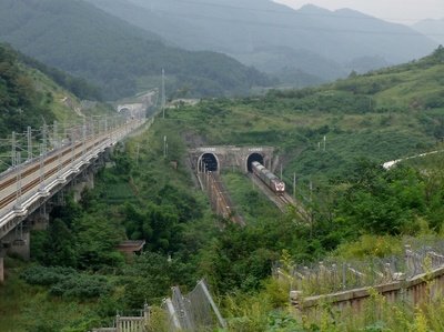 【丹枫】小焉山上看铁路（散文）