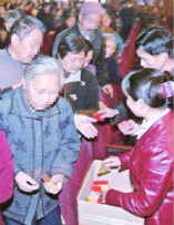 【柳岸•收获】她在幸福的漩涡里（小说）