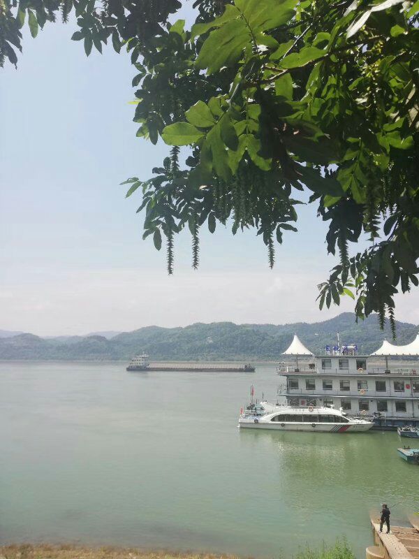 [丁香]住在水边（儿童节组诗）