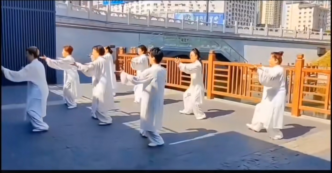 【江山·根与魂】【流年】爱上太极的女人（散文）