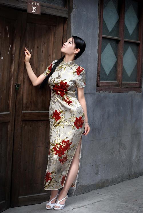 【八一】旗袍，母亲手工的美韵（散文）