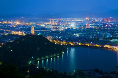 【菊韵】东谷湖夏夜影像（散文）