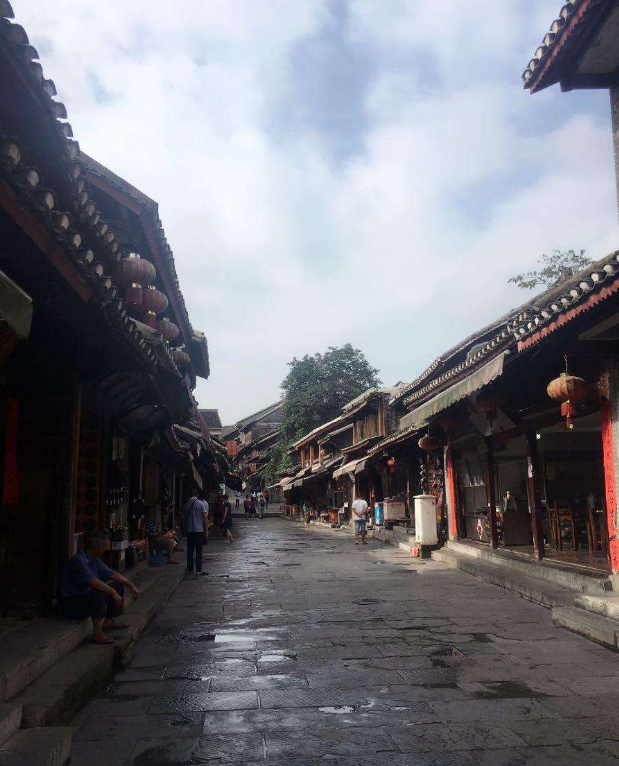 【八一】跟着散文去旅行，一梦醒来是贵州（散文·家园）
