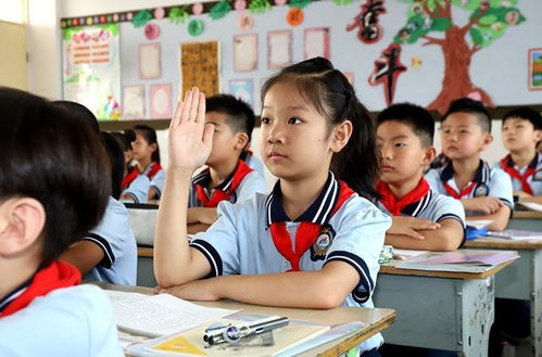 【八一】一个人   一首歌（散文）