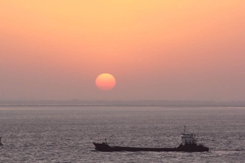 江边望夕日有感