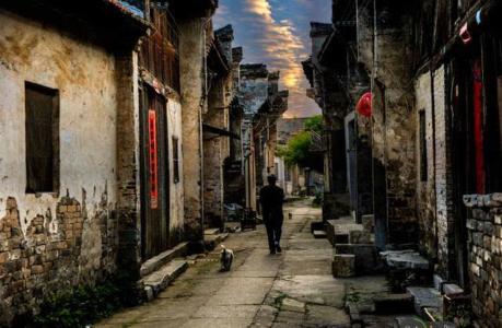 【八一】小张要房（微小说·家园）