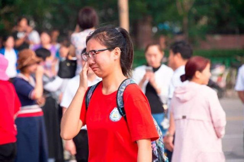 【摆渡】是谁让我有擦不干的泪容（随笔）