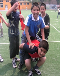 村里一起长大的同学少年
