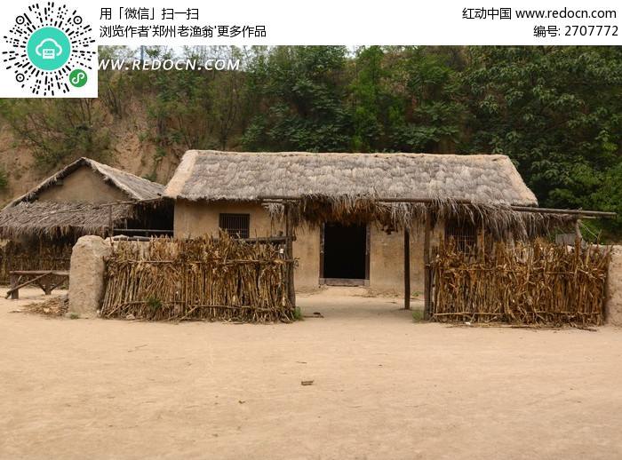【八一】家乡的茅草屋（散文）