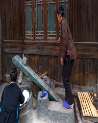 一尊石臼