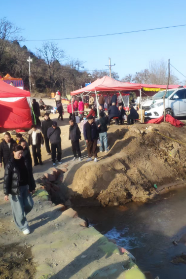 【柳岸·红】一口泉“喷”出个乡村大集（散文）