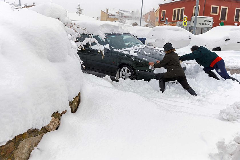 【凤凰】大雪封路遇真情(散文外一篇)