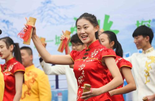 【快板书】姐妹俩