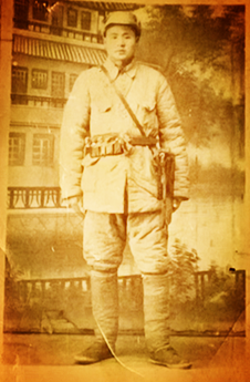 【东篱·念】褪色相纸里的烽火春秋（散文）