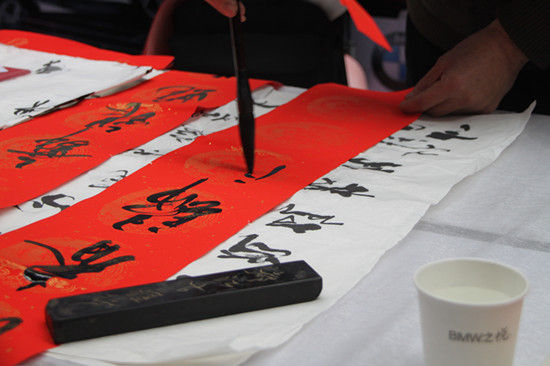 【荷塘“冬之恋曲”征文】写幅春联过大年（散文）