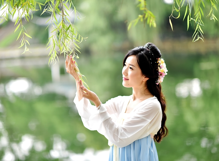 【丁香】柳在风的怀抱里（组诗）